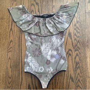 Bebe Womens XS Floral Mesh Off Shoulder Bodysuit Olive Green Ruffle Thong‎ Snap